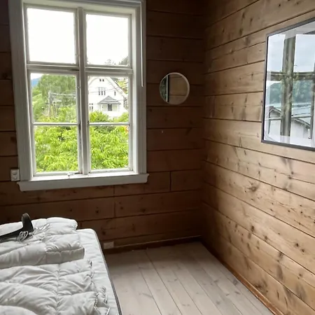 Holiday home - Faleide - Hus Ved Fjorden