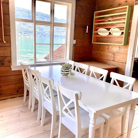 - Faleide - Hus Ved Fjorden 펜션 스트륀