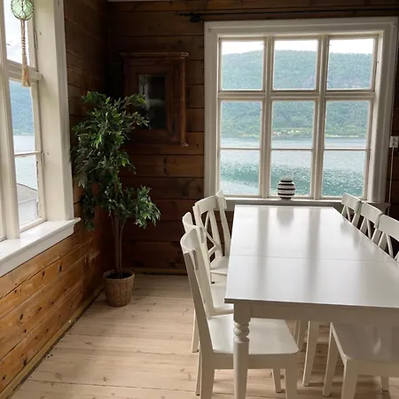 - Faleide - Hus Ved Fjorden Casa de Férias