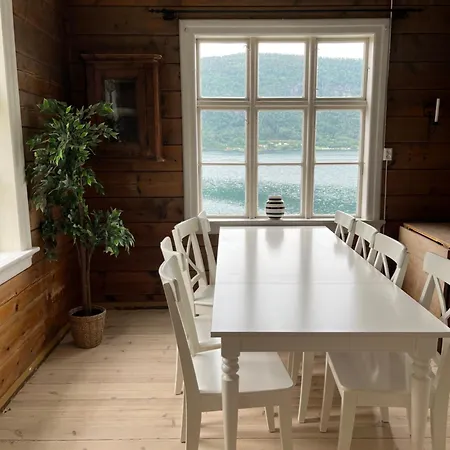 Holiday home - Faleide - Hus Ved Fjorden