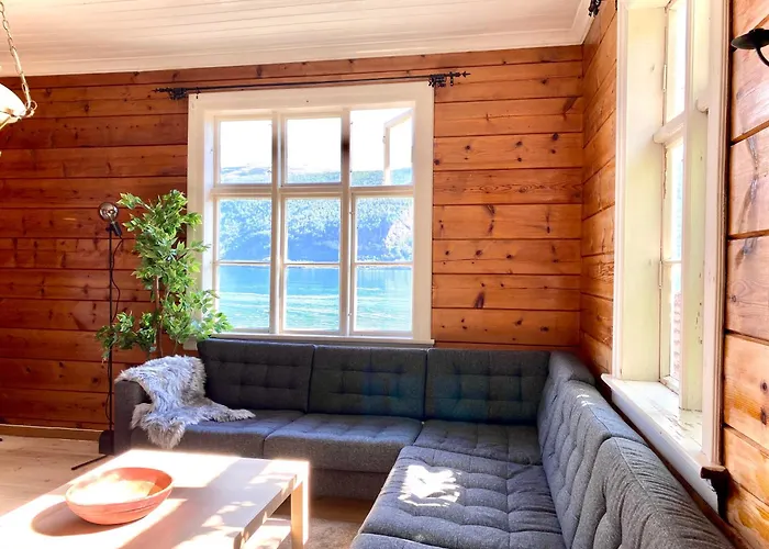 - Faleide - Hus Ved Fjorden