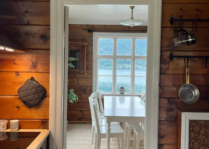 Feriehus - Faleide - Hus Ved Fjorden *