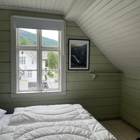 - Faleide - Hus Ved Fjorden *