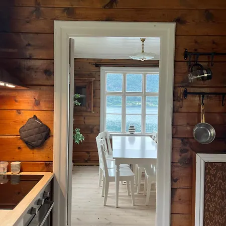 Дом отдыха - Faleide - Hus Ved Fjorden *